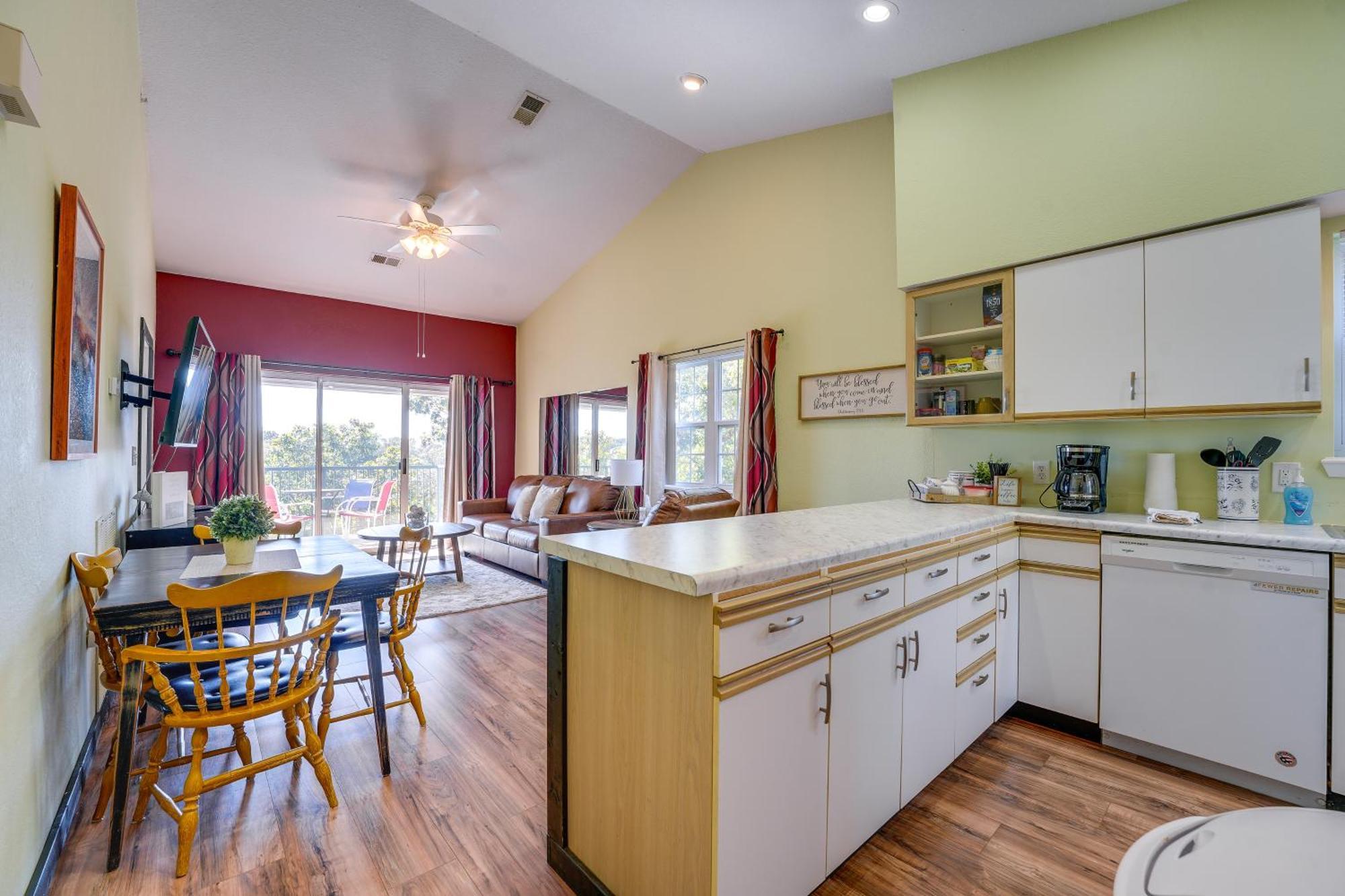 Vibrant Holiday Hills Resort Condo With Balcony Branson Exterior photo
